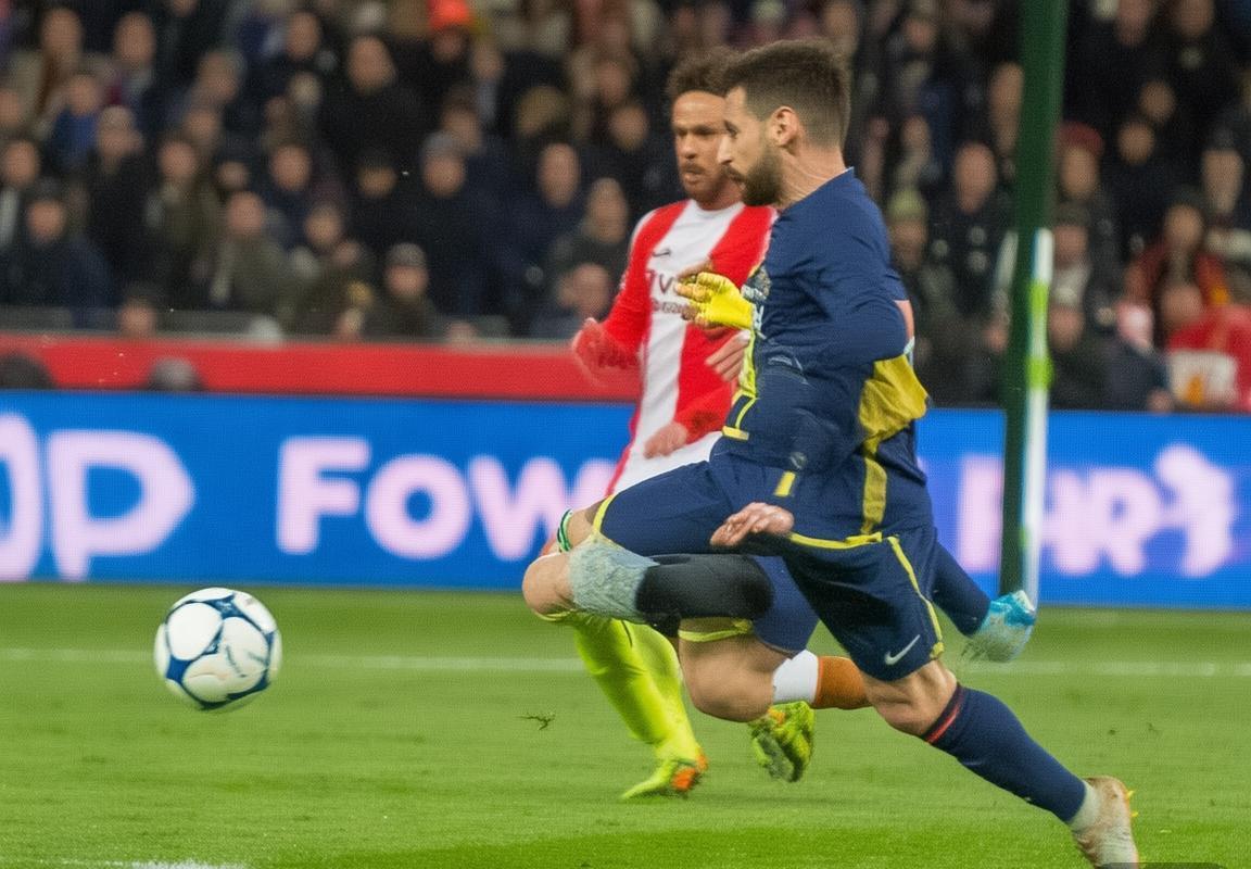 巴萨利物浦巅峰对决：激情碰撞下的足球精神传承(图3)